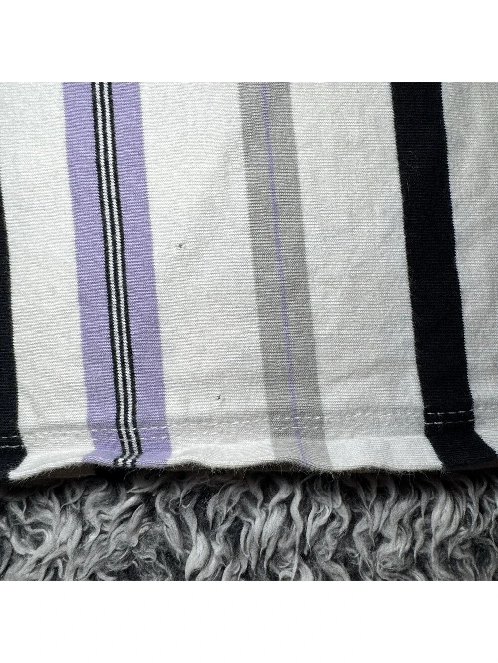 Guess Originals T Shirt Mens  Medium Purple Vertical Striped Embroidered  Tee - Picture 2 of 7